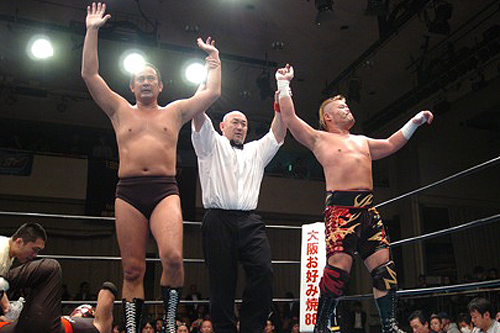 金原弘光20周年大会“新日本プロレス学校同窓会マッチ”で天山が西村と大