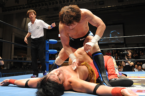 金本浩二がKENSOと再会! 11.19「最強タッグ」開幕戦で好発進!! | 新