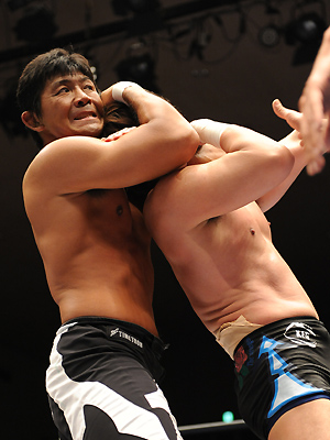 最強タッグ」参戦中!! 金本浩二、今度は“先輩”船木誠勝と遭遇!! | 新