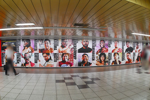 君はもう見たか?】新宿駅内コンコースにB0x20面の『G1 CLIMAX 22』超