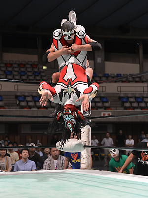 ライガー、『ふく面ワールドリーグ戦』で大活躍!! 決勝進出もサスケの