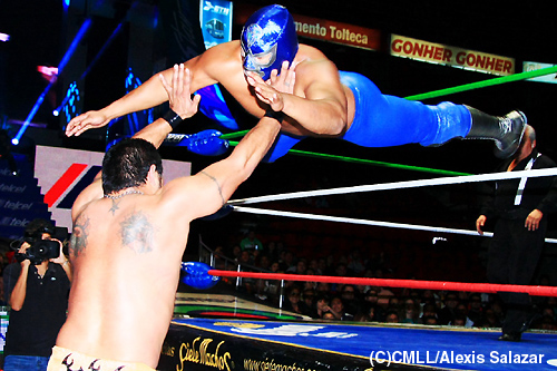 タマトンが4個 タマトンが4個 WWE】元新日本のタマ・トンガ＆タンガ・ロアが〝