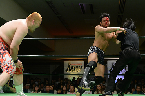 矢野、GHC王座奪取ならず…!! 飯塚が大暴走!! 裕二郎とマイバッハ